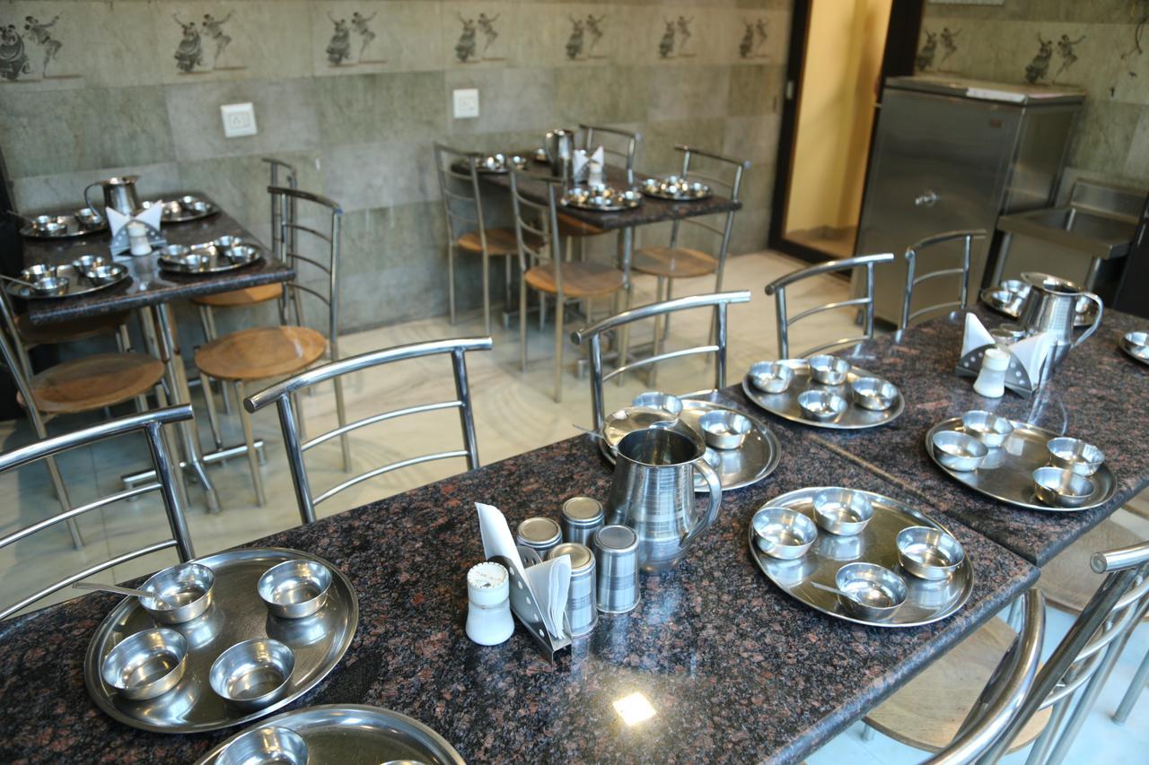 Hotel Heena Plaza Ābu Road Extérieur photo