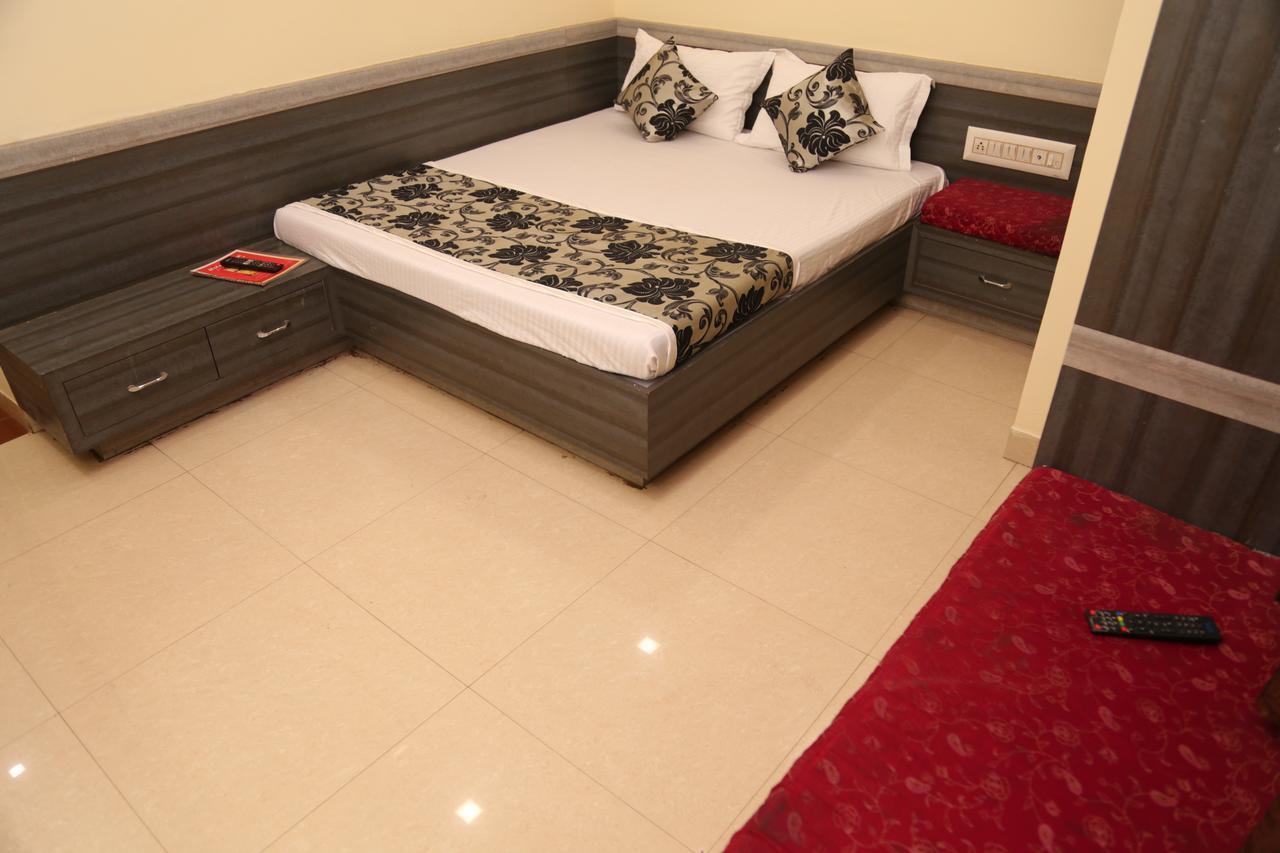 Hotel Heena Plaza Ābu Road Extérieur photo