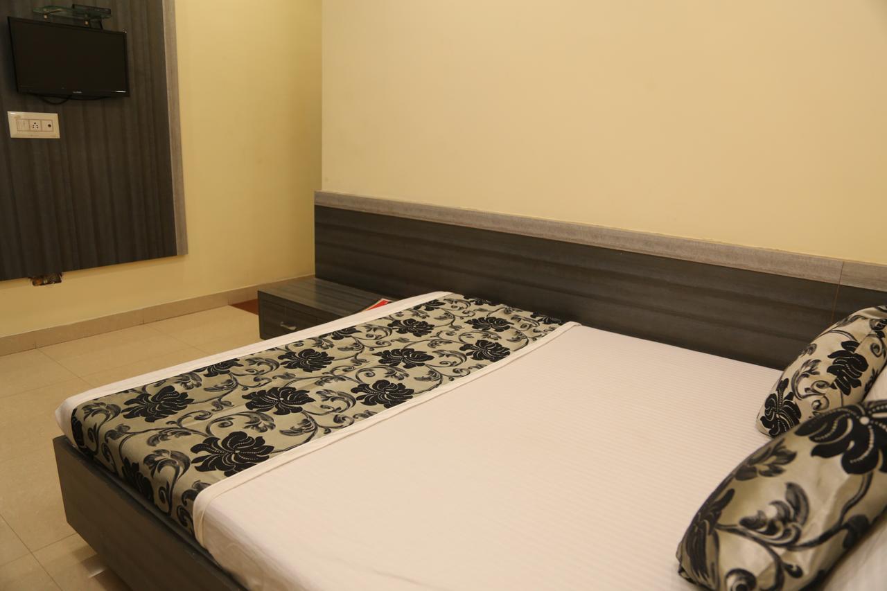 Hotel Heena Plaza Ābu Road Extérieur photo